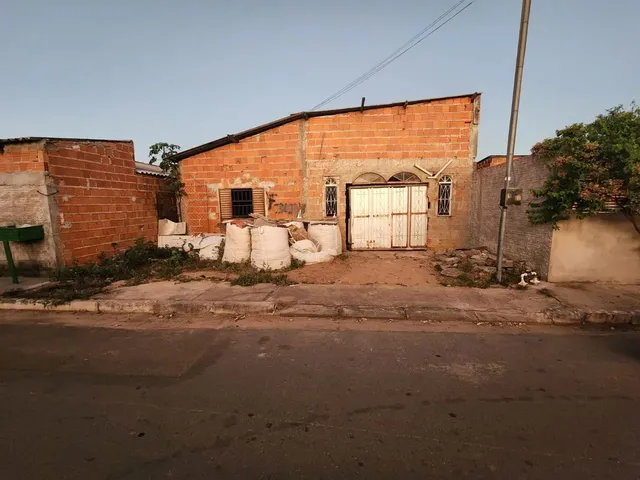Imagem: Vendo Um Lote com Casa Inacabada na Rua