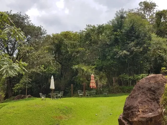 Imagem 8: Compre Casa Campestre em Moeda-Mg - Lindo Pomar com Jabuticaba e Muito Mais!