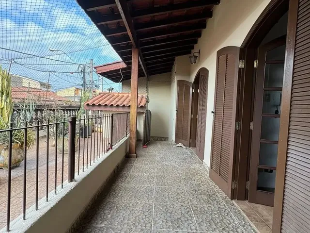 Imagem: A casa possui 2 Dormitórios, 1 Suíte, 2 Banheiros, 1 Vaga