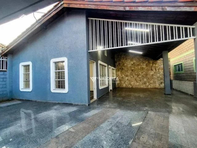 Imagem: A casa possui 2 Dormitórios, 2 Banheiros, 3 Vagas na