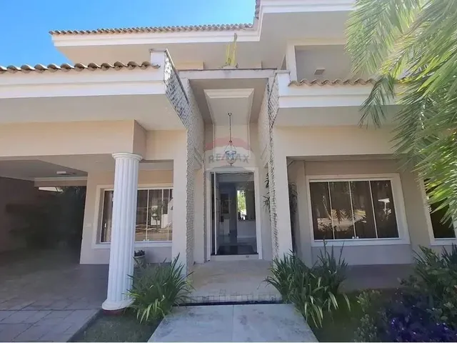 Imagem: A casa em condomínio possui 4 Dormitórios, 5 Banheiros, 5