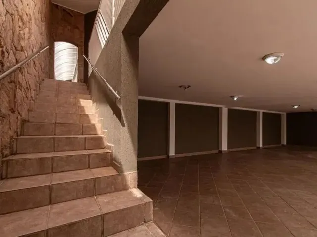 Imagem: A casa possui 4 Dormitórios, 1 Suíte, 2 Banheiros, 4