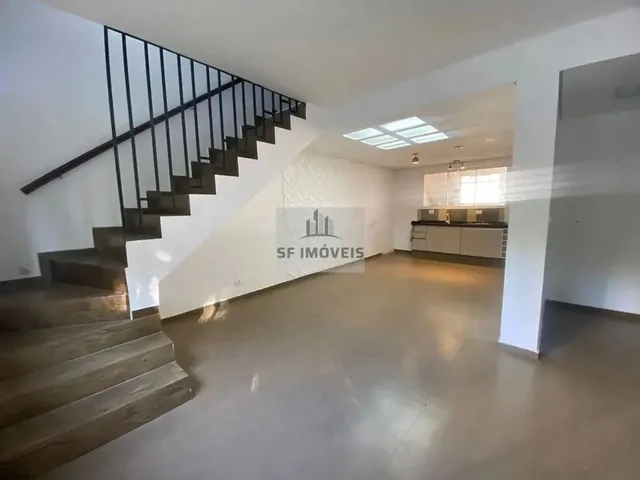 Imagem: A casa possui 5 Dormitórios, 1 Suíte, 3 Banheiros, 4