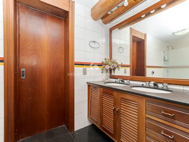 Imagem 4: Apartamento à venda no Batel – 273m² privativos, 4 quartos, 1 por andar, ao lado do