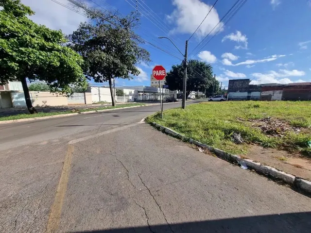 Imagem: Lote Comercial de Esquina com 2 Frentes