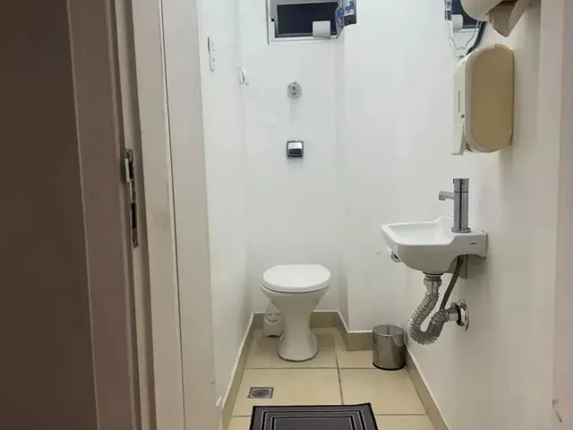 Imagem 10: Conjunto com 3 Salas Comerciais e 1 Wc no Centro - Curitiba - Pr