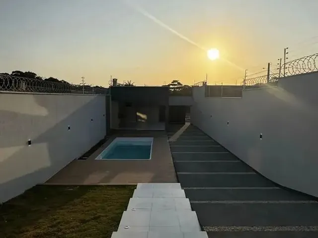 Imagem: Casa Espaçosa com Fino Acabamento e 3 Suítes