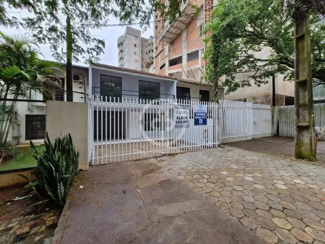 Imagem: Sobrado Reformado no Centro com Grande Quintal
