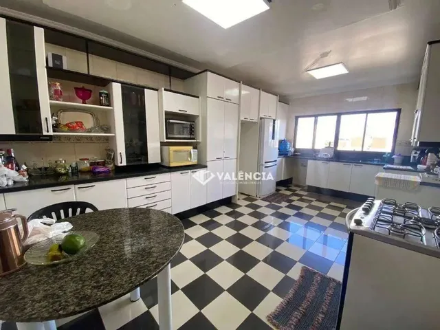 Imagem 13: Apartamento na Cobertura com 7 Quartos Sendo 2 Suítes 1 Master para Alugar por R
