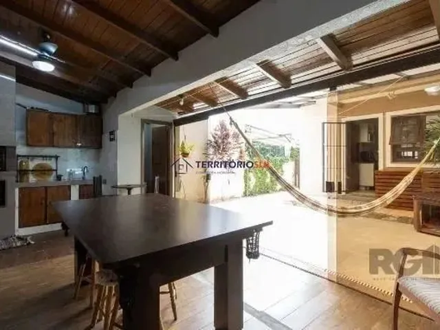 Imagem 8: Casa em Porto Alegre, no Bairro Aberta dos Morros, com 5 Dormitório(S), e 5 Banheiros