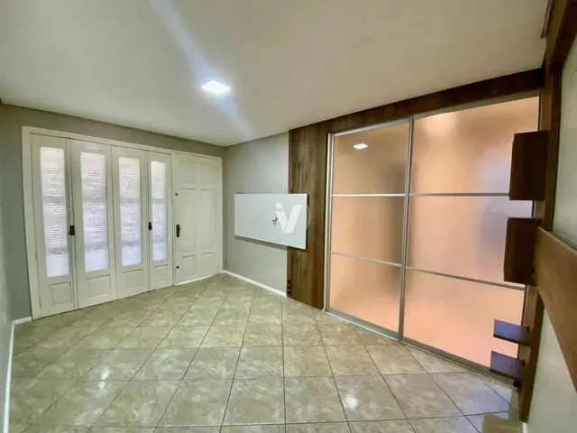 Imagem 16: Casa Ampla 4 Dormitórios, com Piscina, 3 Vagas, no Bairro Juscelino Kubitschek!