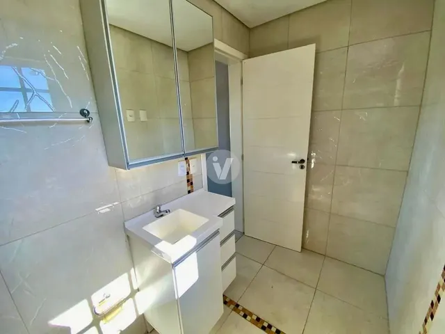 Imagem 9: Casa Ampla 4 Dormitórios, com Piscina, 3 Vagas, no Bairro Juscelino Kubitschek!