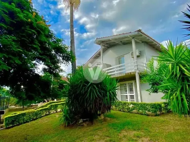Imagem: Ampla Casa na Avenida Principal do Bairro