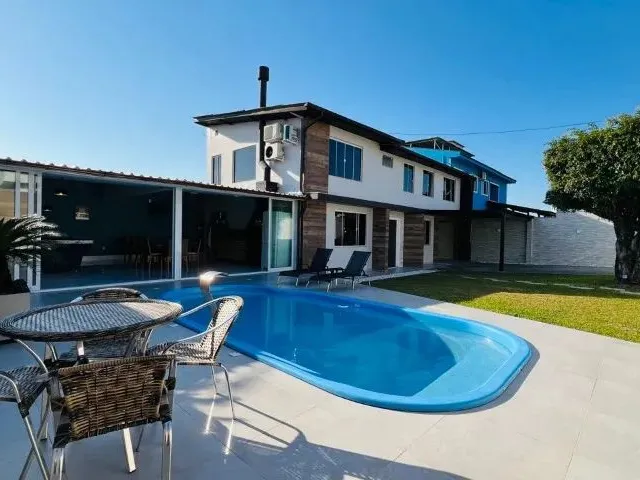 Imagem: Casa dos Sonhos com Piscina Ao Seu Alcance