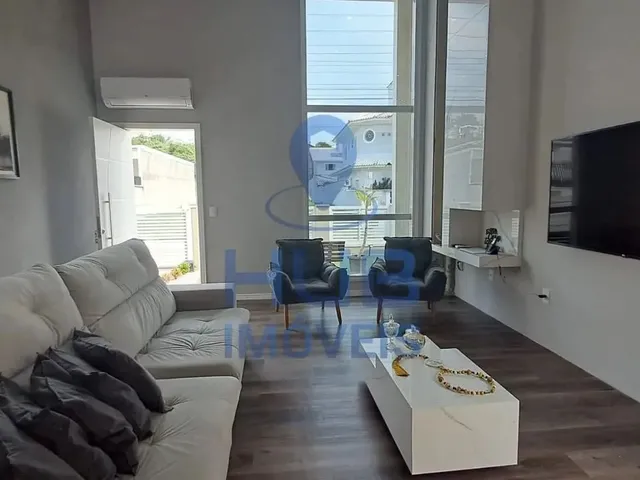 Imagem: A casa possui 3 Dormitórios, 1 Suíte, 1 Banheiro, 2 Vagas