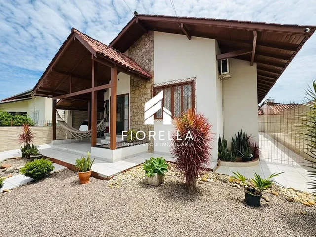 Imagem: Casa com 03 Dormitórios Sendo 01 Suíte