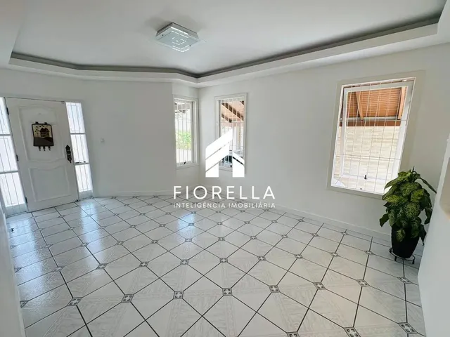 Imagem 2: Casa com 03 Dormitórios Sendo 01 Suíte no Centro da Palhoça!