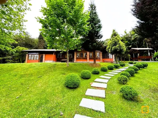 Imagem: Casa a Venda com 4 Dormitórios no Bairro