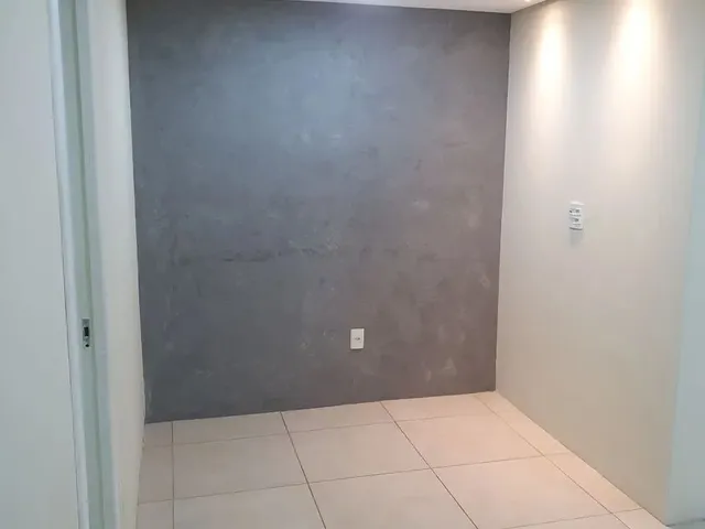 Imagem: O apartamento possui 1 Dormitório, 1 Banheiro, 1 Vaga na