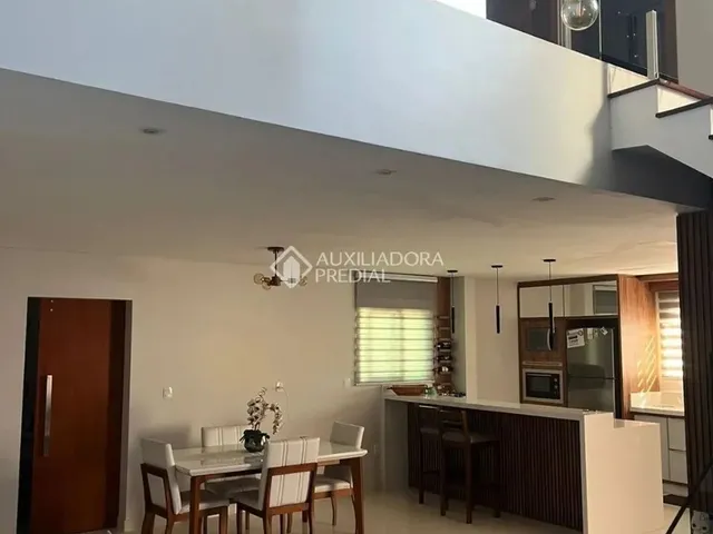 Imagem 14: More e Empreenda! Casa com 3 Dormitórios, Home Office, Piscina e 2 Salas Comerciais No