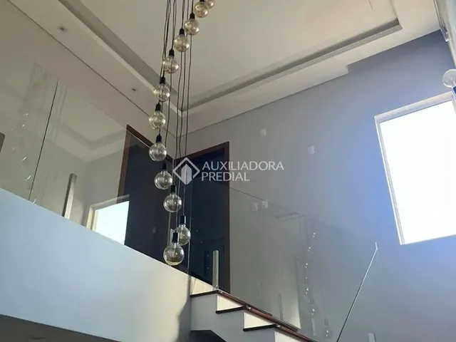 Imagem 2: More e Empreenda! Casa com 3 Dormitórios, Home Office, Piscina e 2 Salas Comerciais No