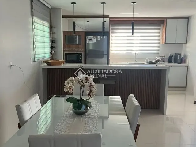 Imagem 9: More e Empreenda! Casa com 3 Dormitórios, Home Office, Piscina e 2 Salas Comerciais No