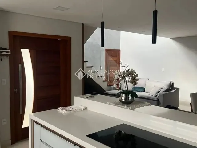 Imagem 12: More e Empreenda! Casa com 3 Dormitórios, Home Office, Piscina e 2 Salas Comerciais No