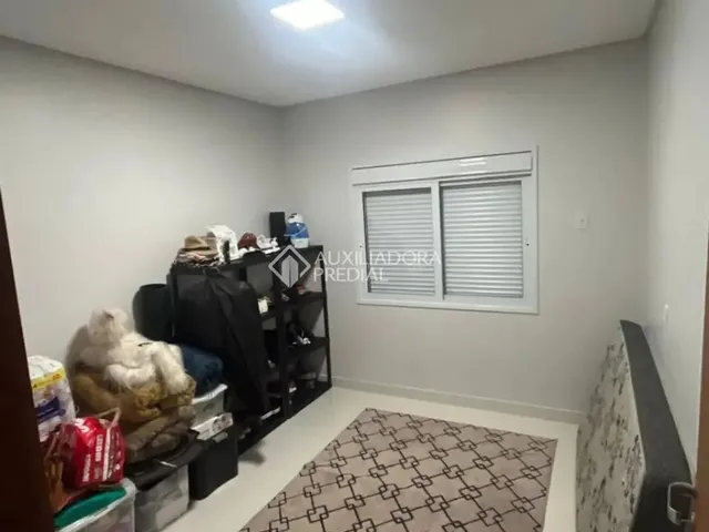 Imagem 3: More e Empreenda! Casa com 3 Dormitórios, Home Office, Piscina e 2 Salas Comerciais No