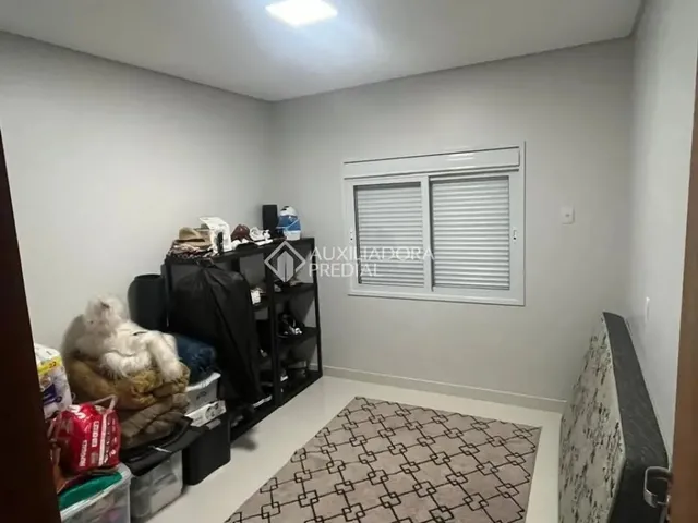 Imagem 8: More e Empreenda! Casa com 3 Dormitórios, Home Office, Piscina e 2 Salas Comerciais No