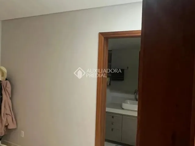 Imagem 16: More e Empreenda! Casa com 3 Dormitórios, Home Office, Piscina e 2 Salas Comerciais No