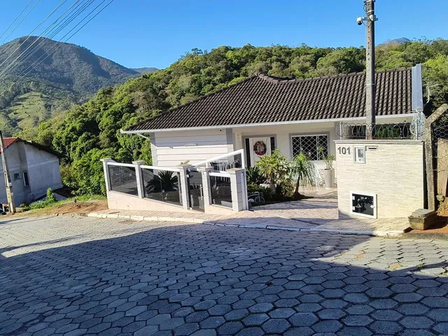 Imagem: Linda Casa no Centro de Santo Amaro da Imperatriz