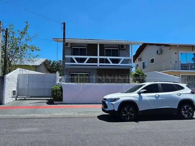 Imagem: Casa com Edícula e 4 Quartos À Venda em