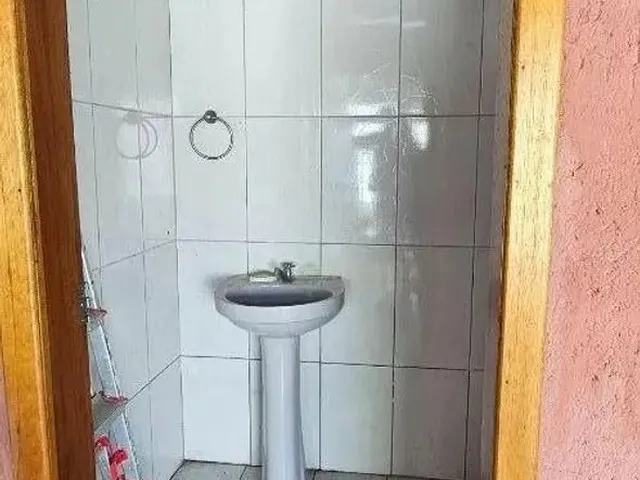 Imagem 2: Casa com Edícula e 4 Quartos À Venda em São José/Sc