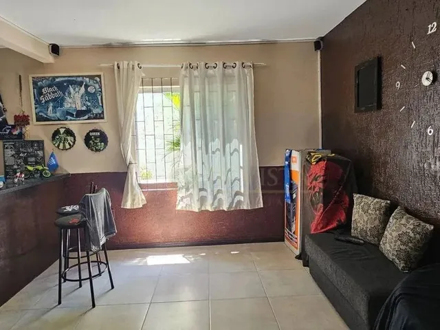 Imagem 4: Casa com Edícula e 4 Quartos À Venda em São José/Sc