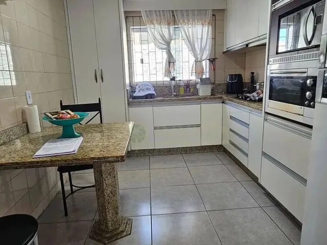 Imagem 5: Casa com Edícula e 4 Quartos À Venda em São José/Sc