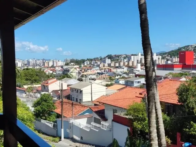 Imagem: Residência com 4 Dorm Sendo 1 Suíte, Edícula