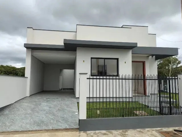 Imagem: A casa possui 2 Dormitórios, 2 Banheiros, 2 Vagas na
