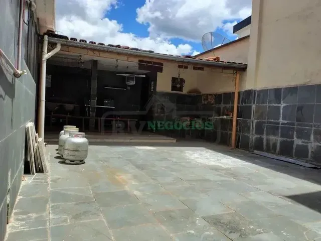 Imagem 4: Tr _Imóvel para Venda Possui 188 Metros Quadrados com 4 Quartos em Teixeiras - Juiz De