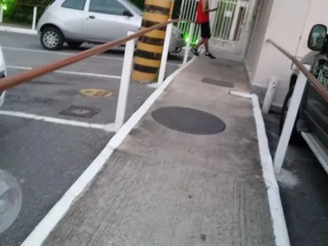 Imagem 6: Vendo Um Apartamento Térreo 2 Quartos ,Área de Serviço 1 Vaga de Garagem Semi Mobiliado