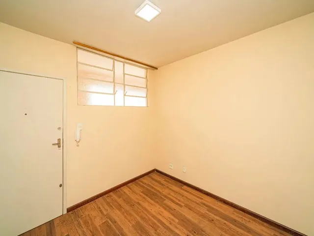 Imagem 1: Apartamento de 1 Quarto no Centro para Venda