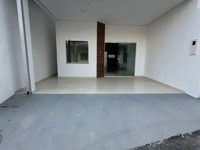 Imagem: Casa a Venda em Rua Pública!!