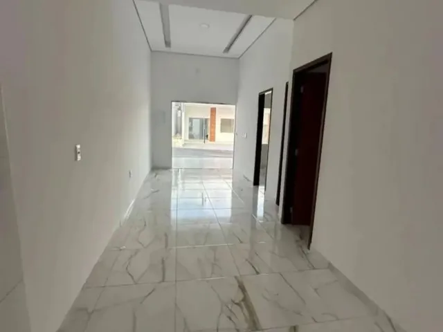 Imagem 2: Casa a Venda em Rua Pública!!