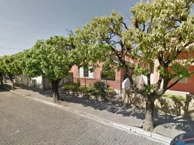 Imagem: Leopoldina/Mg - Casa com 4 Quartos e Quintal