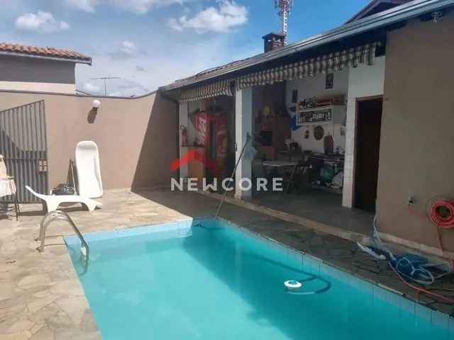 Imagem: A casa possui 3 Dormitórios, 1 Suíte, 4 Banheiros, 2