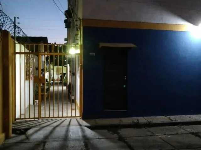 Imagem 2: Quarto Individual em Prédio com Mobília e Cozinha Montada