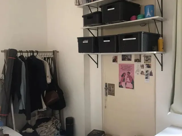 Imagem: Apenas Mulheres -Alugo Quarto no Meu Apartamento