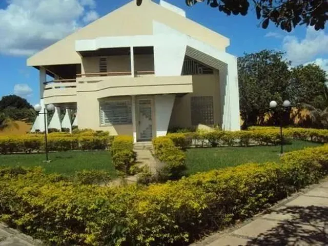 Imagem 2: Amp;Quot;Luxuosa Casa Duplex com 4 Suítes e Ampla Área de Lazer&Amp;Quot