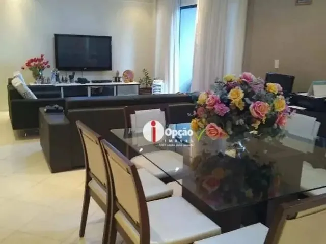 Imagem: O apartamento possui 4 Dormitórios, 2 Suítes, 1 Banheiro,