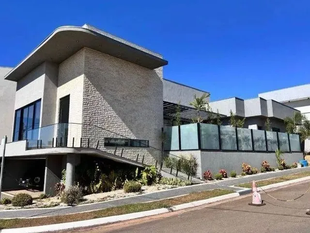 Imagem: Casa Térrea de Esquina com 4 Suítes no