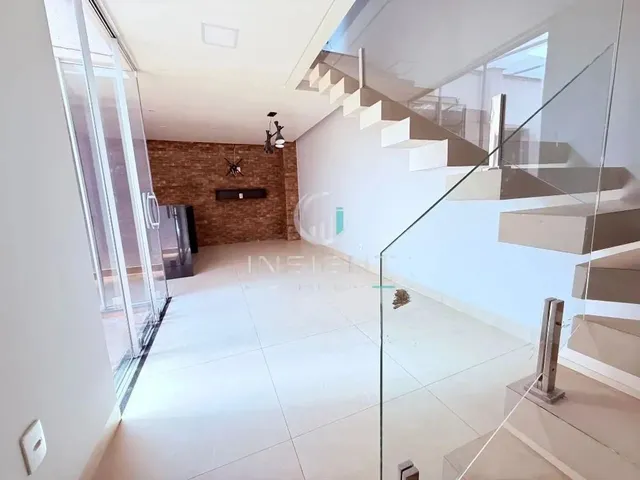 Imagem: Casa de 4 Dormitórios À Venda no Parque